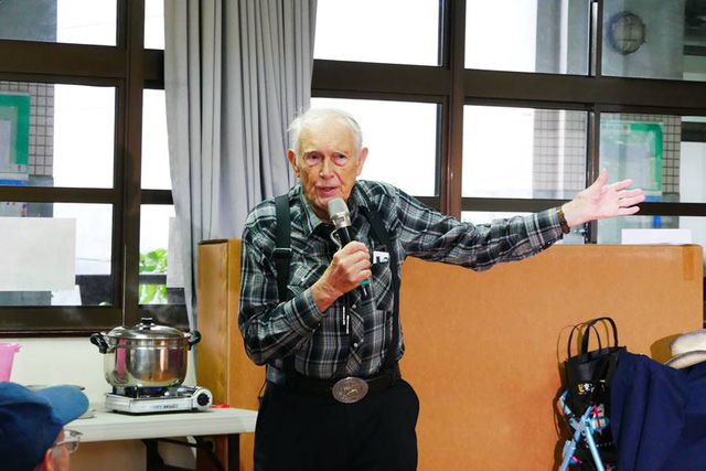 Viện trưởng 85 tuổi vẫn đi lặn biển, học ngoại ngữ, tiết lộ 5 bí mật của tuổi thọ: Muốn trở thành một người già khỏe mạnh, phải có sự chuẩn bị ngay từ khi trẻ - Ảnh 2.