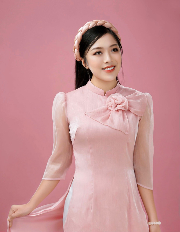 22 tuổi của con nhà người ta: Tốt nghiệp xuất sắc trường Ngoại thương, đã kịp giữ chức CEO luôn rồi - Ảnh 2.