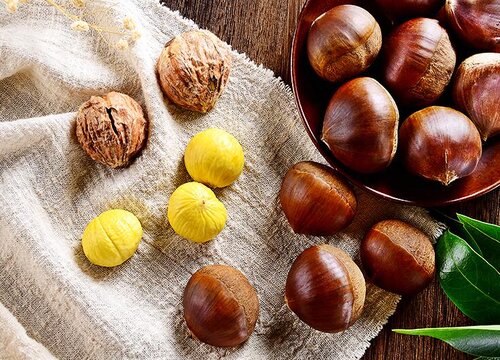 Hạt dẻ được mệnh danh là vua của các loại trái cây khô, tốt ngang nhân sâm nhưng hãy nhớ tránh ăn cùng 3 thực phẩm - Ảnh 1. Hạt dẻ được mệnh danh là vua của các loại trái cây khô, tốt ngang nhân sâm nhưng hãy nhớ tránh ăn cùng 3 thực phẩm - Ảnh 1.