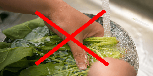 7 người bị ngộ độc, 2 người tử vong sau khi ăn cà ri, chuyên gia cảnh báo 4 cách càng rửa rau củ càng độc hại mà nhiều người vẫn làm - Ảnh 3. 7 người bị ngộ độc, 2 người tử vong sau khi ăn cà ri, chuyên gia cảnh báo 4 cách càng rửa rau củ càng độc hại mà nhiều người vẫn làm - Ảnh 3.