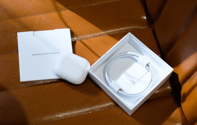 Trải nghiệm AirPods 3: Nâng cấp sáng giá, kế thừa nhiều tính năng xịn từ AirPods Pro, chỉ có giá là chát - Ảnh 2. Trải nghiệm AirPods 3: Nâng cấp sáng giá, kế thừa nhiều tính năng xịn từ AirPods Pro, chỉ có giá là chát - Ảnh 2.