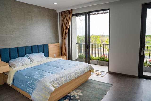 Biệt thự hạng sang của giới nhà giàu giữa lòng “thành phố vệ tinh” Sài Gòn - Ảnh 8. Biệt thự hạng sang của giới nhà giàu giữa lòng “thành phố vệ tinh” Sài Gòn - Ảnh 8.