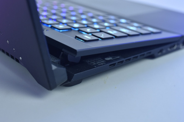 Laptop gaming giá 100 triệu đồng tại Việt Nam, cấu hình “khủng long”, tốc độ SSD nhanh nhất lên đến 10,500 MB/s - Ảnh 2. Laptop gaming giá 100 triệu đồng tại Việt Nam, cấu hình “khủng long”, tốc độ SSD nhanh nhất lên đến 10,500 MB/s - Ảnh 2.