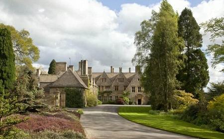 Biệt thự lộng lẫy trị giá gần nghìn tỷ của gia đình Beckham